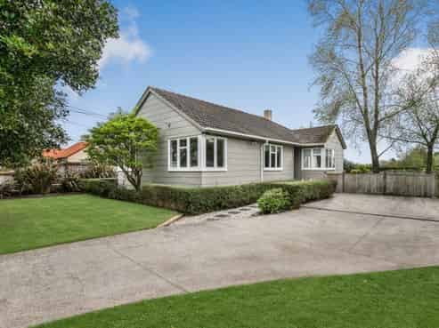 12 Village Way, Ardmore