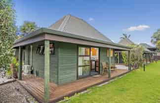 8/223 Main Road, Tairua