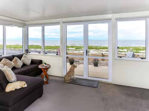 875 East Coast Road, Kaiaua