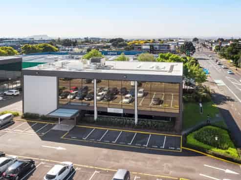 PRIME OFFICE IN PRIME LOCATION!