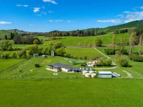 82 Thorn Road, Dovedale