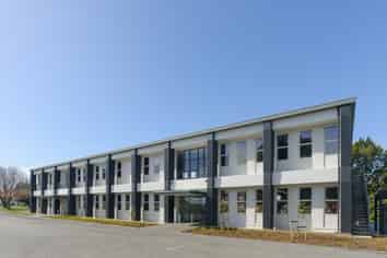 Newly developed office spaces with free car parks