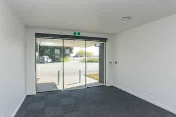 Newly developed office spaces with free car parks