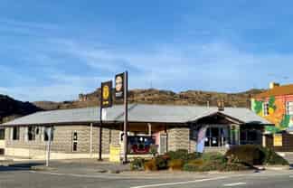 X1 HOUSE x1 APARTMENT AND A PUB!