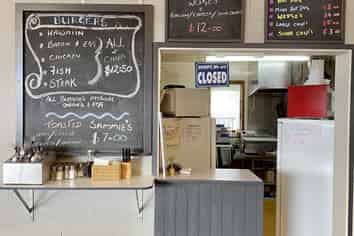 X1 HOUSE x1 APARTMENT AND A PUB!