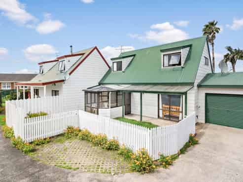 2/27 Buckingham Crescent, Manukau