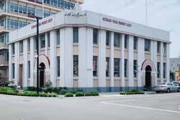 "All that glitters is not gold"