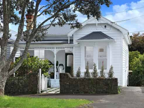 105 Burnley Terrace, Sandringham