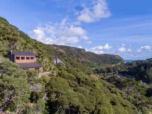 35 Karekare Road, Karekare