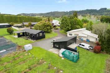 GREAT HOME + BUILDINGS + KIWIFRUIT