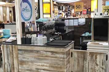 kiosk in busy Glenfield Mall 