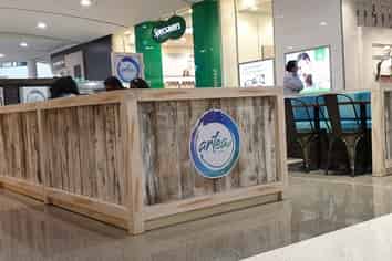 kiosk in busy Glenfield Mall 