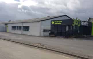 CLEAR SPAN WAREHOUSE - ROAD FRONTAGE