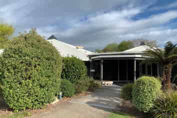 LANDLORD OPEN TO OFFERS 