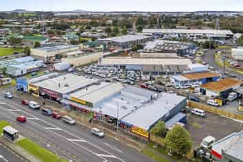 Retail space next to Pizza Hut