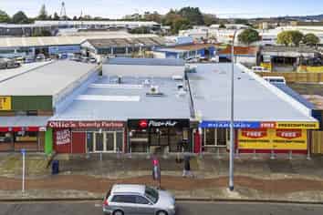 Retail space next to Pizza Hut