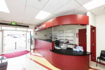 Retail space next to Pizza Hut