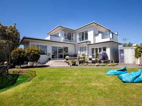 10 Strandon Place, Strandon