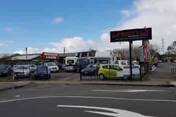 YARD PLUS SMALL OFFICE ON BUSY MAIN ROAD KUMEU