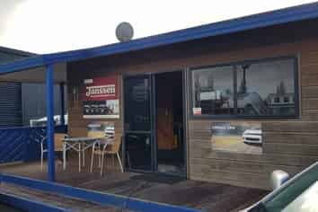 YARD PLUS SMALL OFFICE ON BUSY MAIN ROAD KUMEU