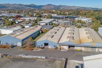 Large secure sealed yard close to the city centre