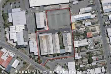 Large secure sealed yard close to the city centre