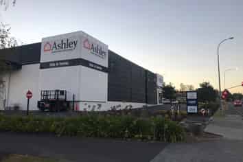 HUGE CORNER PROFILE ON CONSTELLATION DRIVE