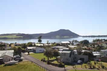 8 Juniper  Lane, Pukenui