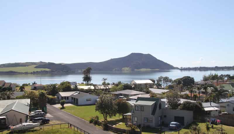 8 Juniper  Lane, Pukenui