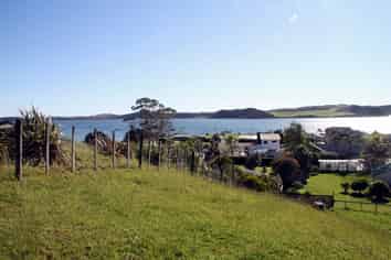 8 Juniper  Lane, Pukenui