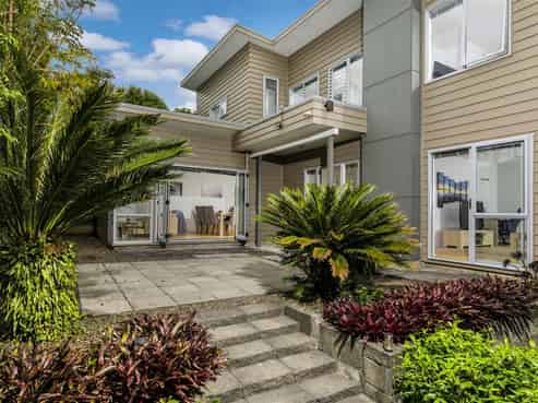 8 Roy Maloney Drive, Henderson