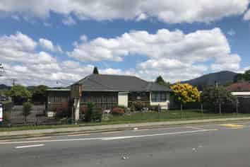 MAIN ROAD PROFILE WITH CAR PARK