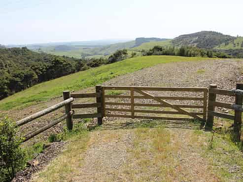 60 Summer Road, Tinopai