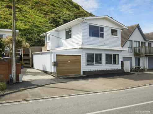 144 Owhiro Bay Parade, Owhiro Bay