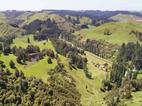 665 Longacre Road, Okoia