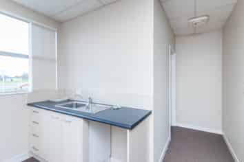 MODERN LIVE/WORK OFFICE UNIT - MOVE IN PRE-CHR...