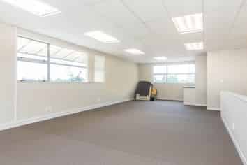 MODERN LIVE/WORK OFFICE UNIT - MOVE IN PRE-CHR...