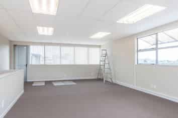 MODERN LIVE/WORK OFFICE UNIT - MOVE IN PRE-CHR...