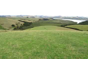 483 Burma Road, Tapora