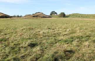 664 Tariki Road, Inglewood