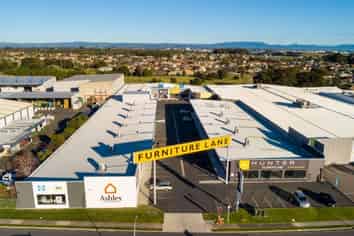 PRIME RETAIL FOR LEASE OR SALE