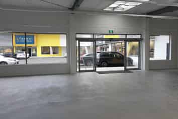 PRIME RETAIL FOR LEASE OR SALE