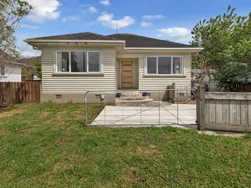 296 Western Hills Drive, Avenues