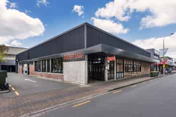 Takapuna’s Iconic Halls Corner