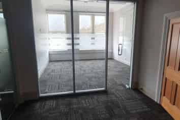 To lease: Superb quality offices