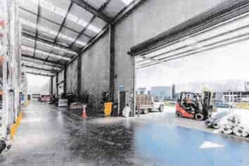 Quality Industrial Unit in Wiri!