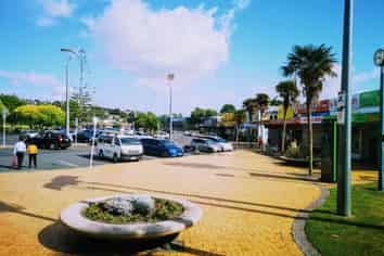Retail in Northcote shopping complex