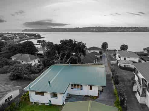 2/42 Kiwi Esplanade, Mangere Bridge