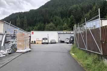 Warehouse Unit Minutes from the Queenstown CBD