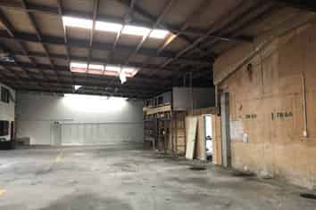 Warehouse Unit Minutes from the Queenstown CBD